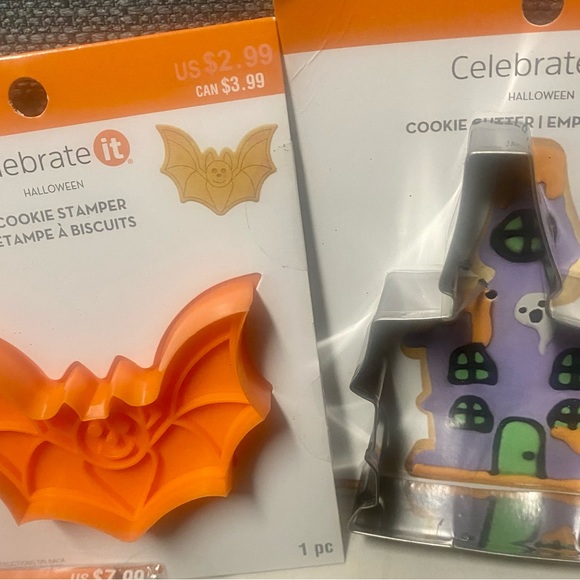 NWT…2 haunted house cookie cutters and one bat cookie stamper and one pumpkin m - Picture 2 of 4
